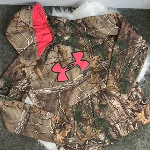 UNDERARMOUR REALTREE CAMO HOODIE PINK DETAILS